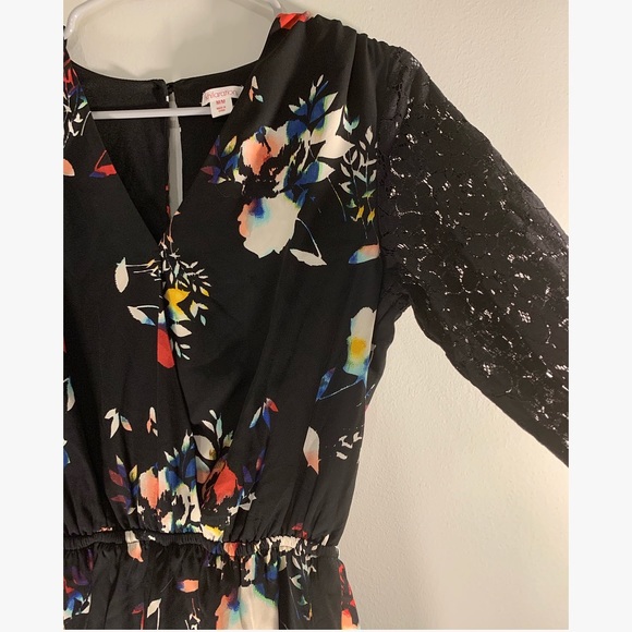 3/$15!! Lace Sleeve Romper - Picture 4 of 5